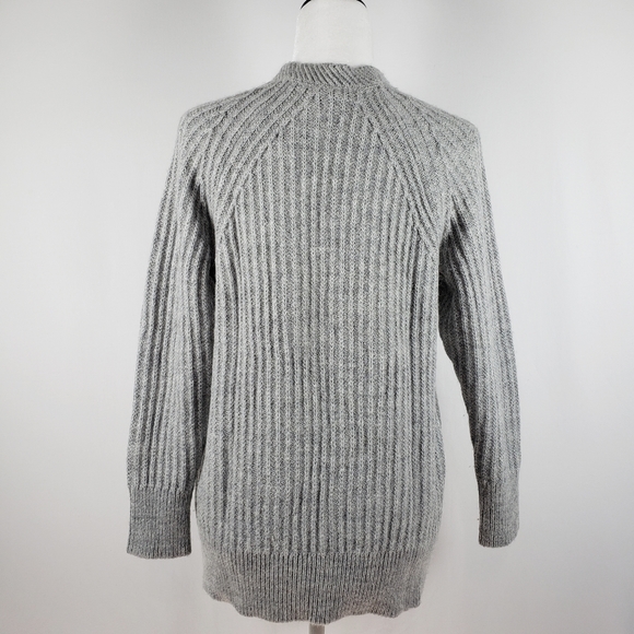 Banana Republic V Neck Chunky Sweater - Picture 3 of 5